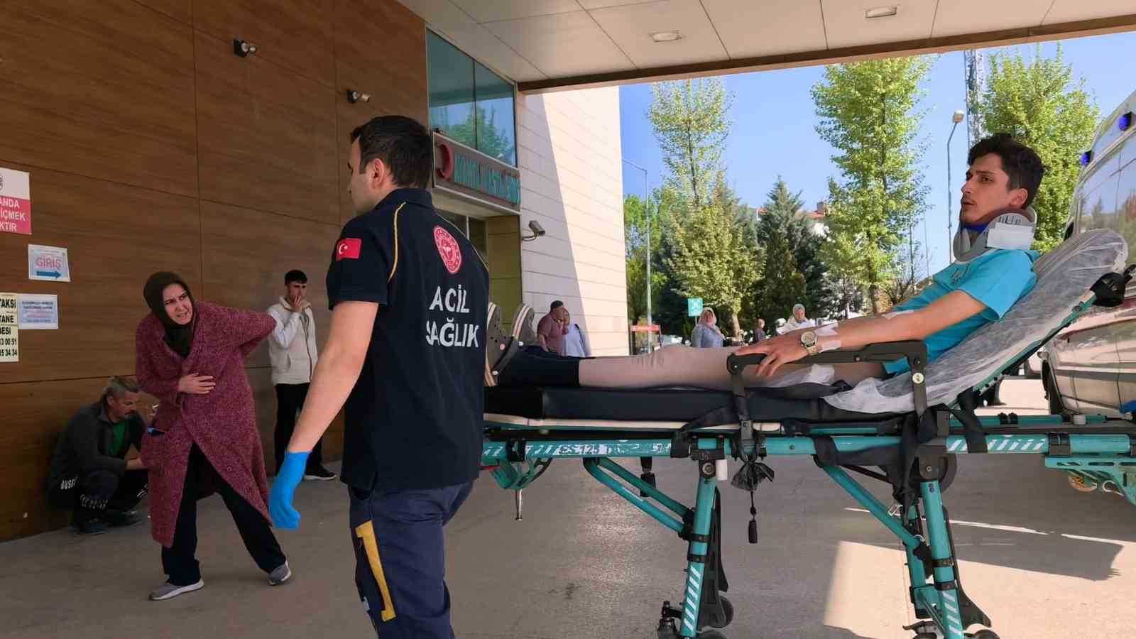 İnegöl’de otomobil iş makinasına çarptı: 1 yaralı
