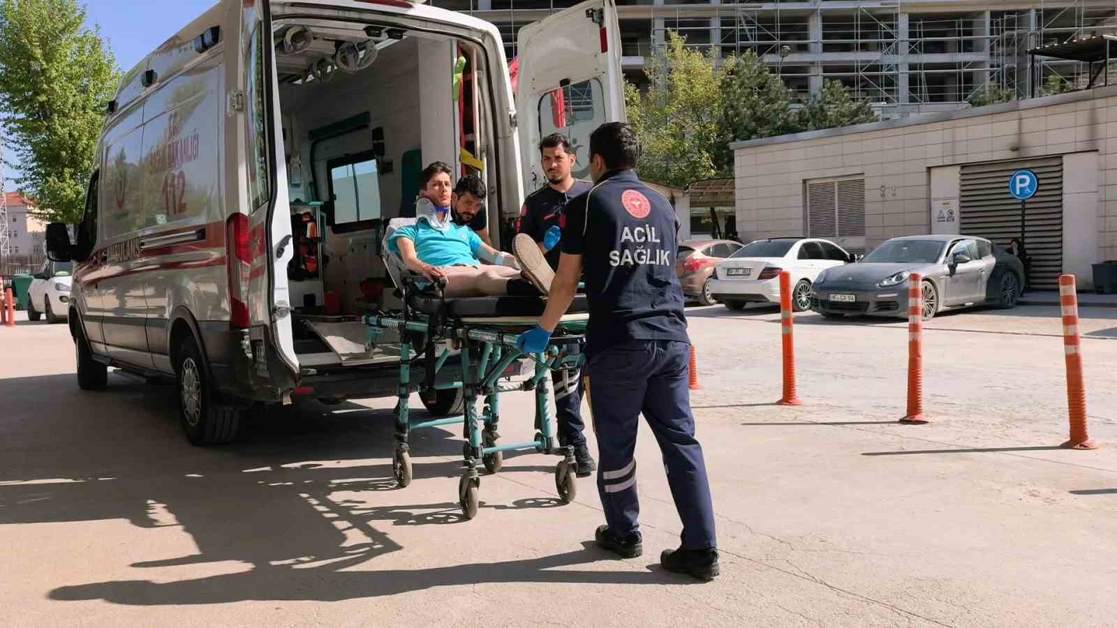 İnegöl’de otomobil iş makinasına çarptı: 1 yaralı

