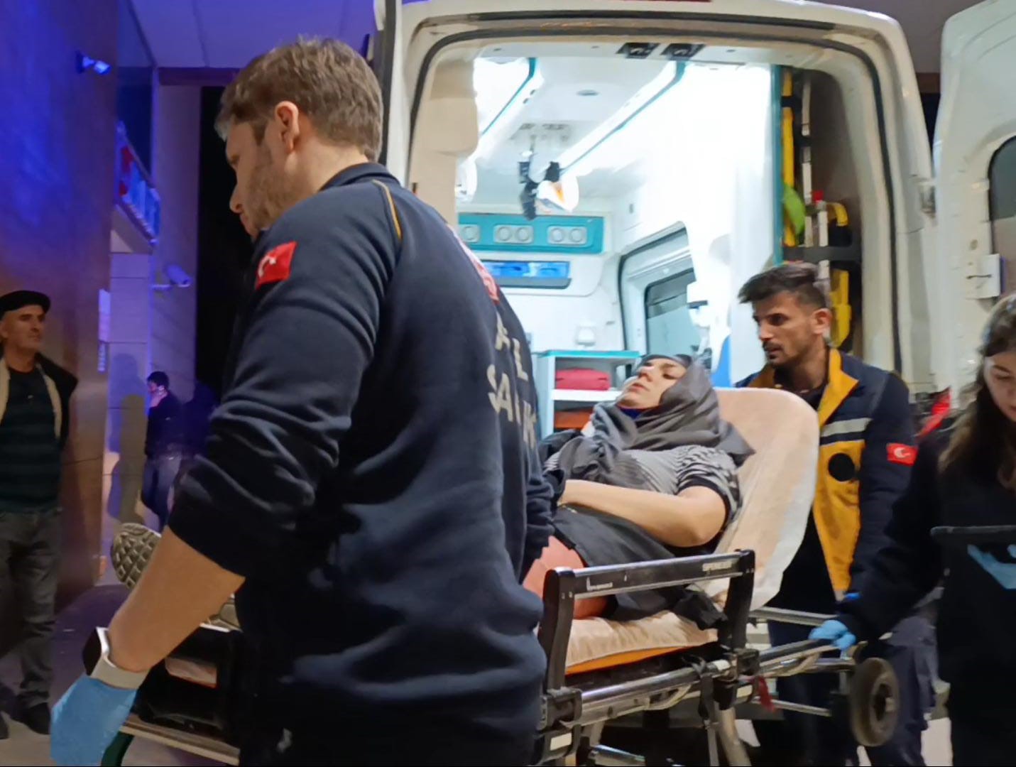 İnegöl’de otomobiller çarpıştı: 1’i çocuk 3 yaralı
