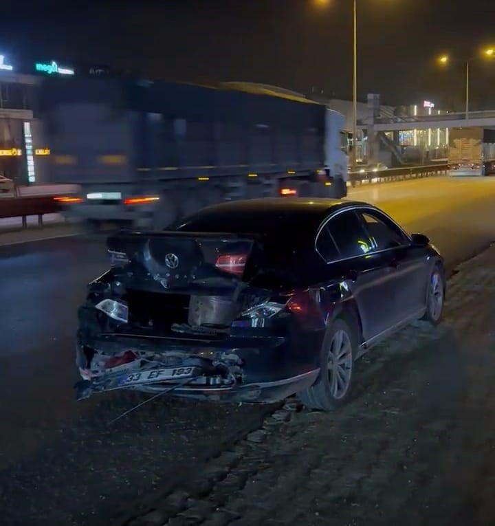 İnegöl’de otomobiller çarpıştı: 1’i çocuk 3 yaralı
