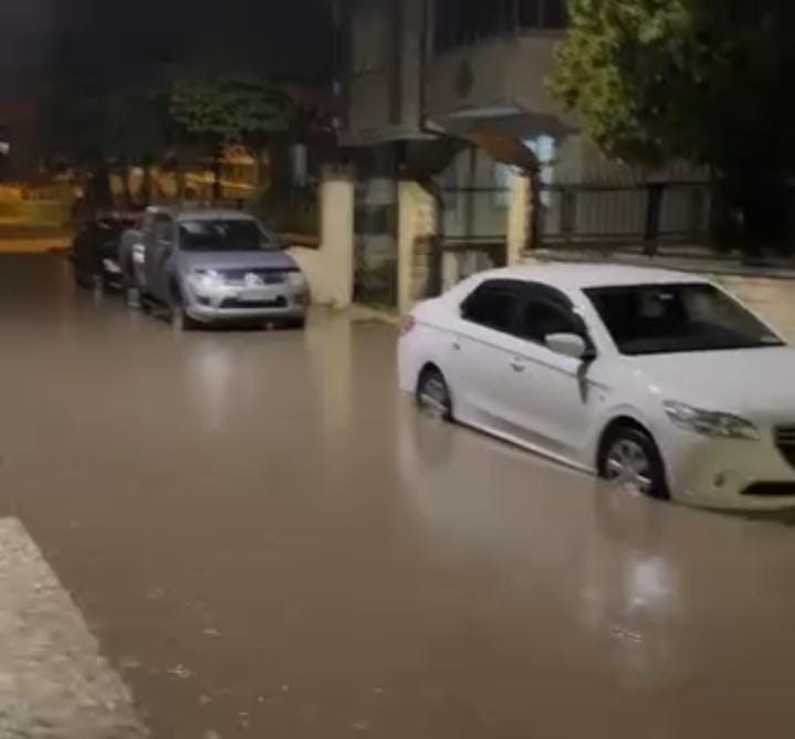 İnegöl’de sağanak hayatı felç etti
