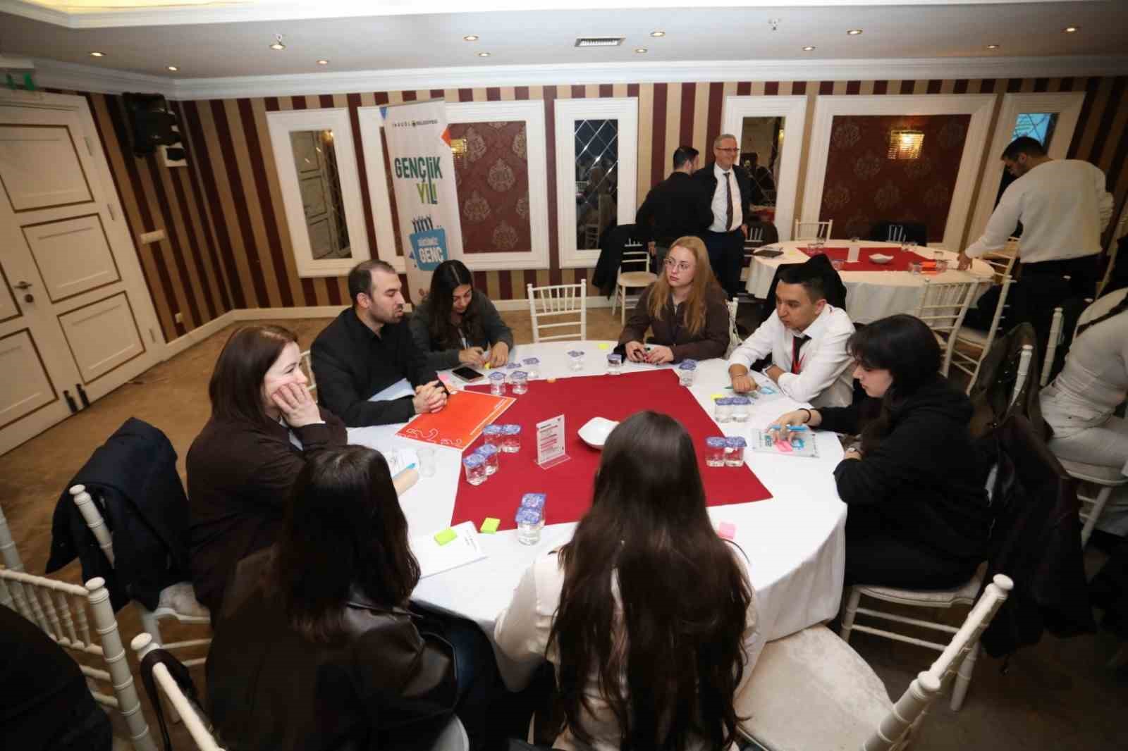 İnegöl’de söz gençlerin: 100’ü aşkın öğrenci geleceğin şehrini konuştu
