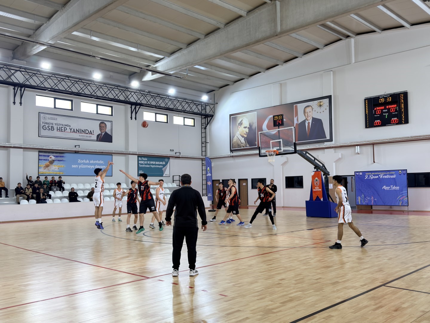 İnegöl’de Spor Festivali basketbol müsabakalarıyla start aldı
