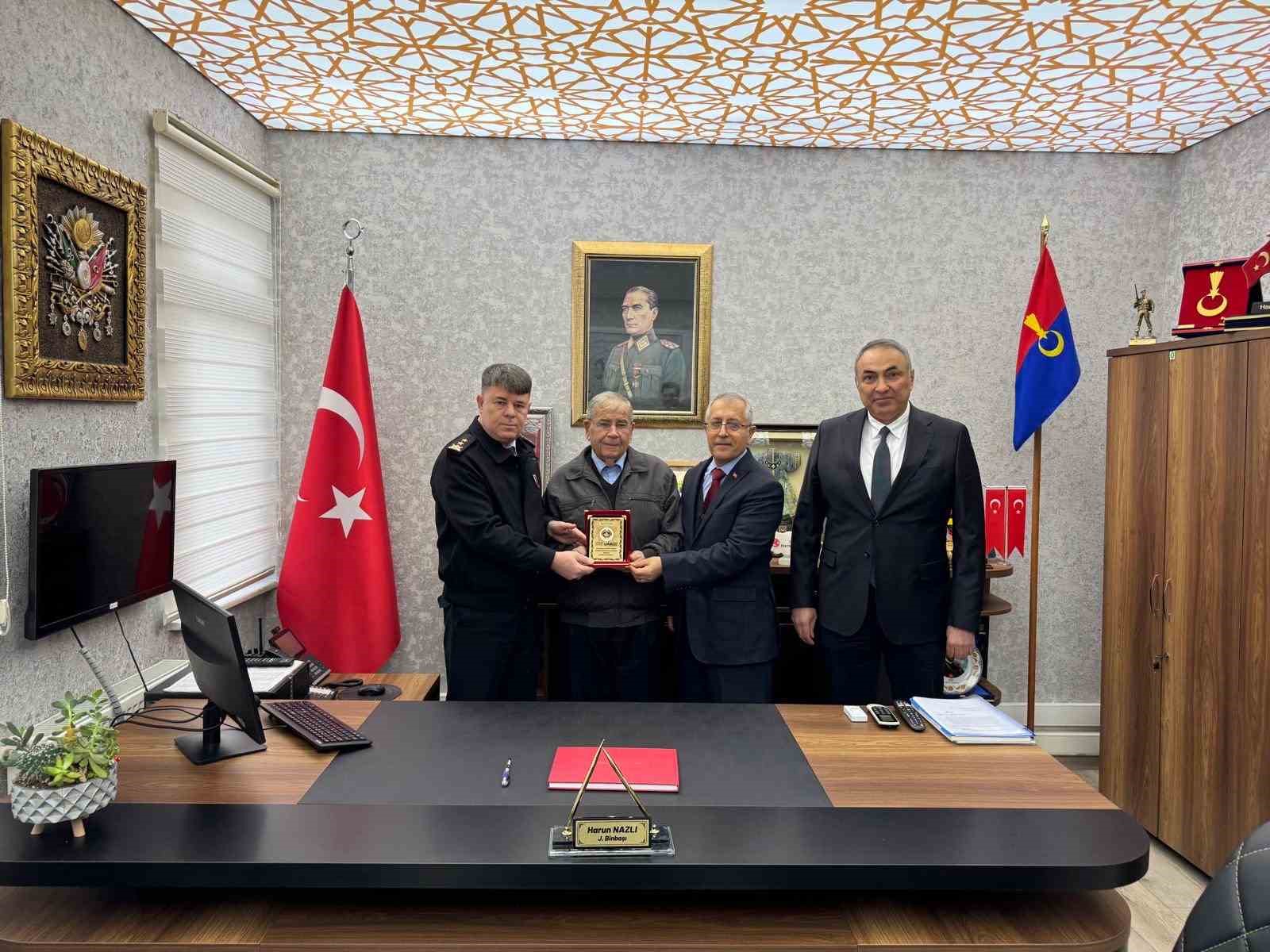 İnegöllü çiftçi 70 milyonluk mal varlığını jandarmaya bağışladı
