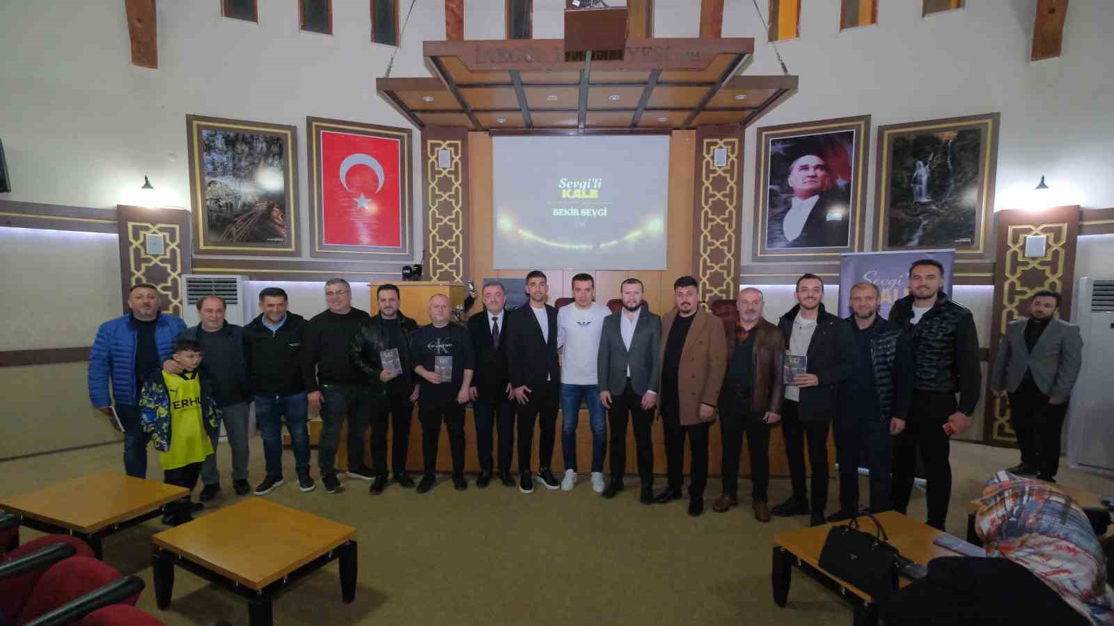 İnegölspor’un kalecisi Bekir Sevgi’nin "Sevgi’li kale" isimli kitabının lansmanı yapıldı

