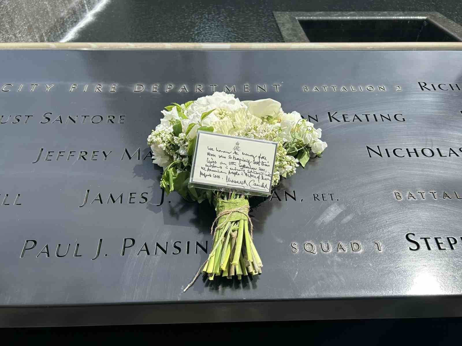 İngiltere Kralı III. Charles 11 Eylül Anıtı’nı ziyaret etti, kurban yakınlarıyla bir araya geldi
