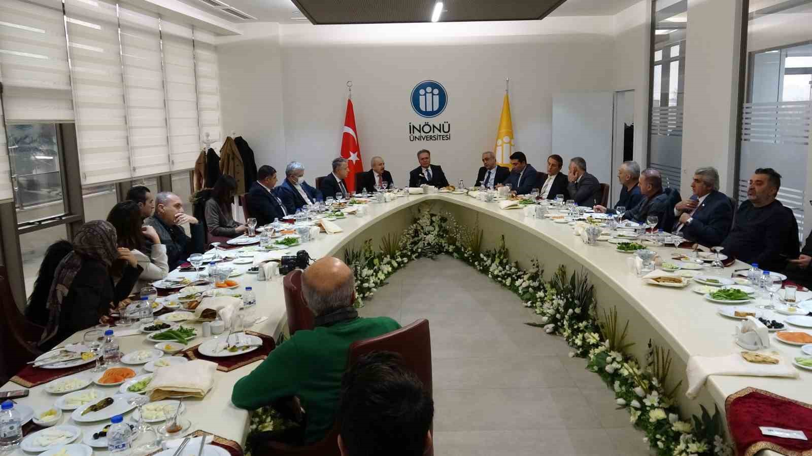 İnönü Üniversitesi Araştırma Üniversitesi hedefine kilitlendi
İnönü Üniversitesi Araştırma Üniversitesi hedefine kilitlendi