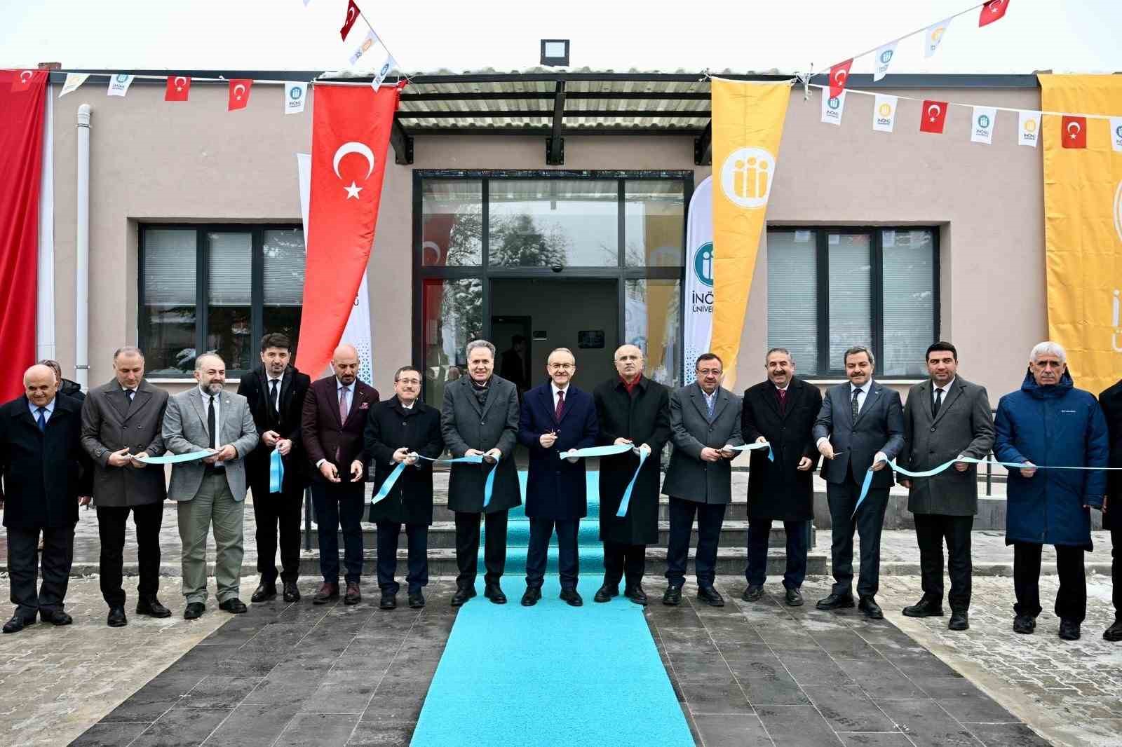 İnönü Üniversitesi Bilimsel ve Teknolojik Araştırma Merkezi törenle hizmete açıldı

