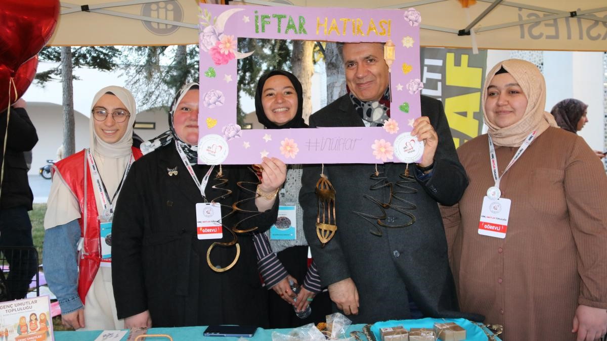 İnönü Üniversitesi geleneksel iftar yemeğinde buluştu
