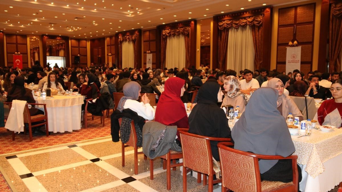 İnönü Üniversitesi öğrencileri kampüs iftarında buluştu
