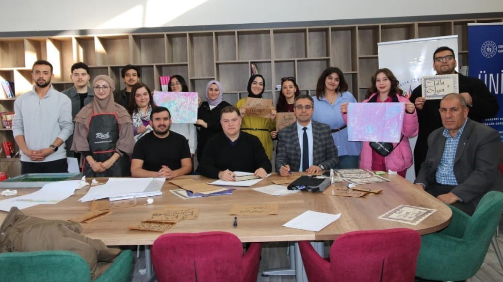 İnönü Üniversitesinde Ramazan’a özel ebru ve kaligrafi atölye etkinlikleri
İnönü Üniversitesinde Ramazan’a özel ebru ve kaligrafi atölye etkinlikleri
