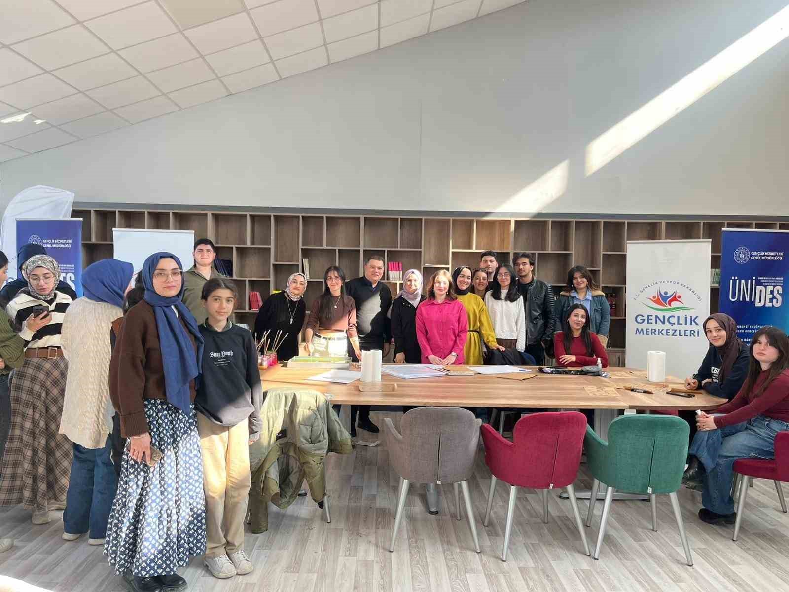 İnönü Üniversitesinde Ramazan’a özel ebru ve kaligrafi atölye etkinlikleri
İnönü Üniversitesinde Ramazan’a özel ebru ve kaligrafi atölye etkinlikleri