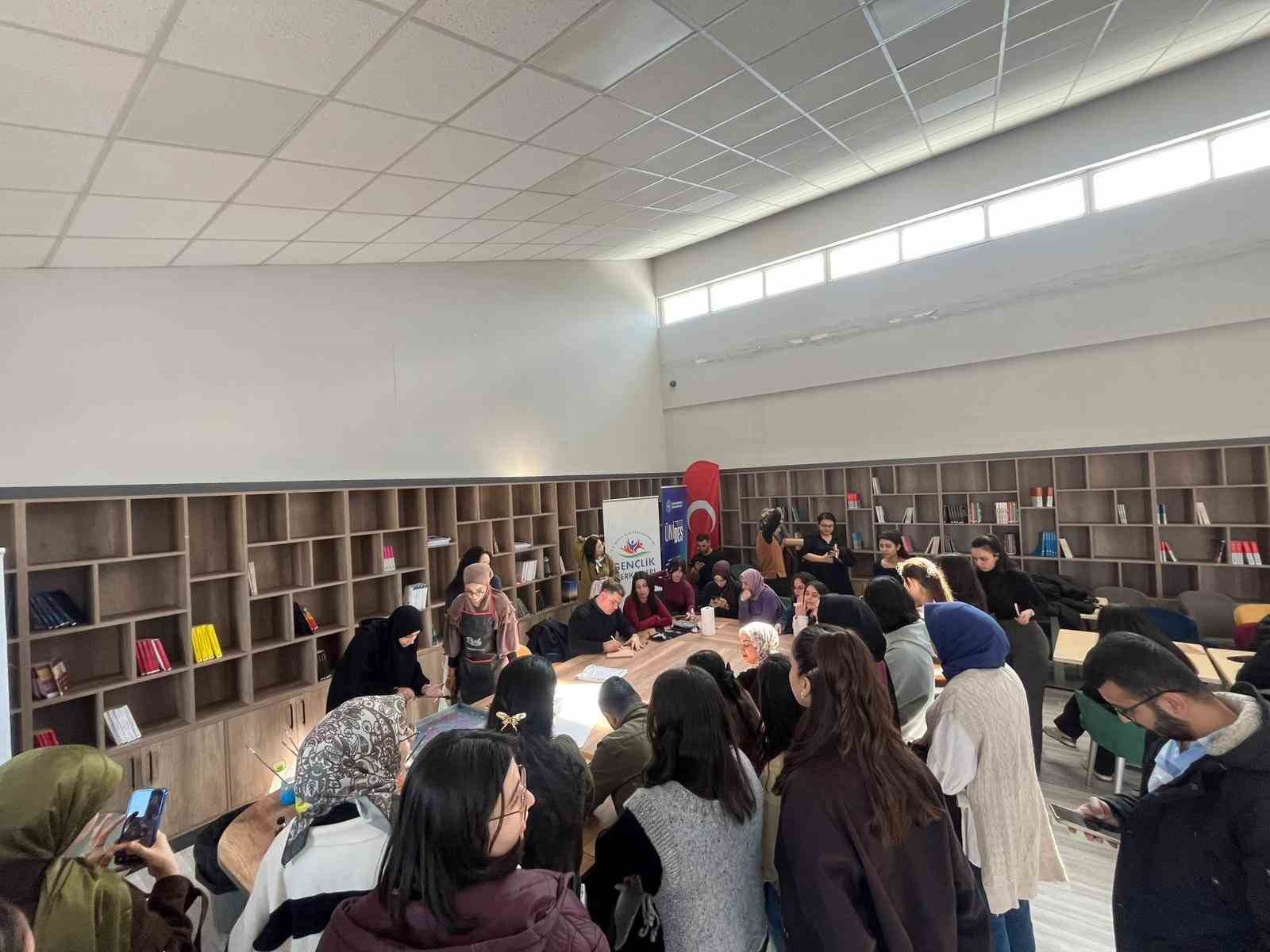 İnönü Üniversitesinde Ramazan’a özel ebru ve kaligrafi atölye etkinlikleri
İnönü Üniversitesinde Ramazan’a özel ebru ve kaligrafi atölye etkinlikleri