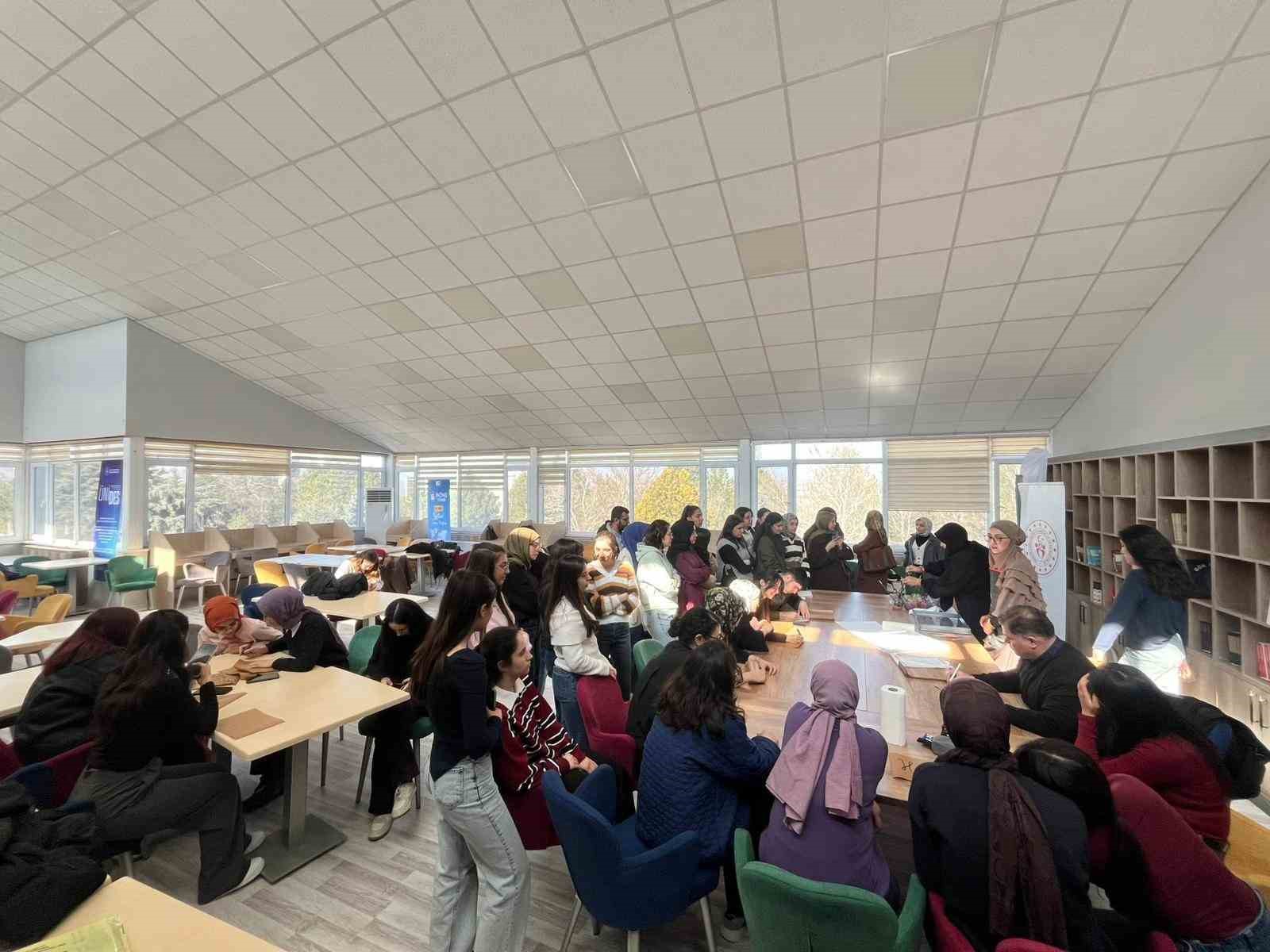İnönü Üniversitesinde Ramazan’a özel ebru ve kaligrafi atölye etkinlikleri
İnönü Üniversitesinde Ramazan’a özel ebru ve kaligrafi atölye etkinlikleri