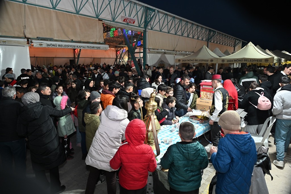 İnönü’de Kadir Gecesi’nde binlerce kişi iftar sofrasında buluştu
