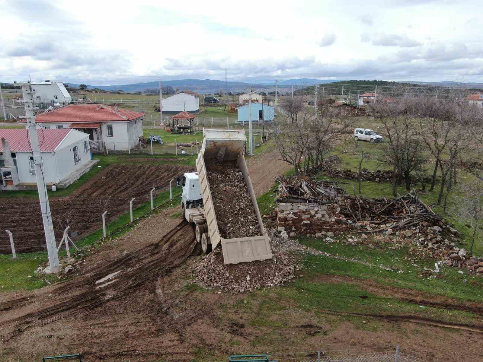 İnönü’de mahalle içi yollar yenileniyor
