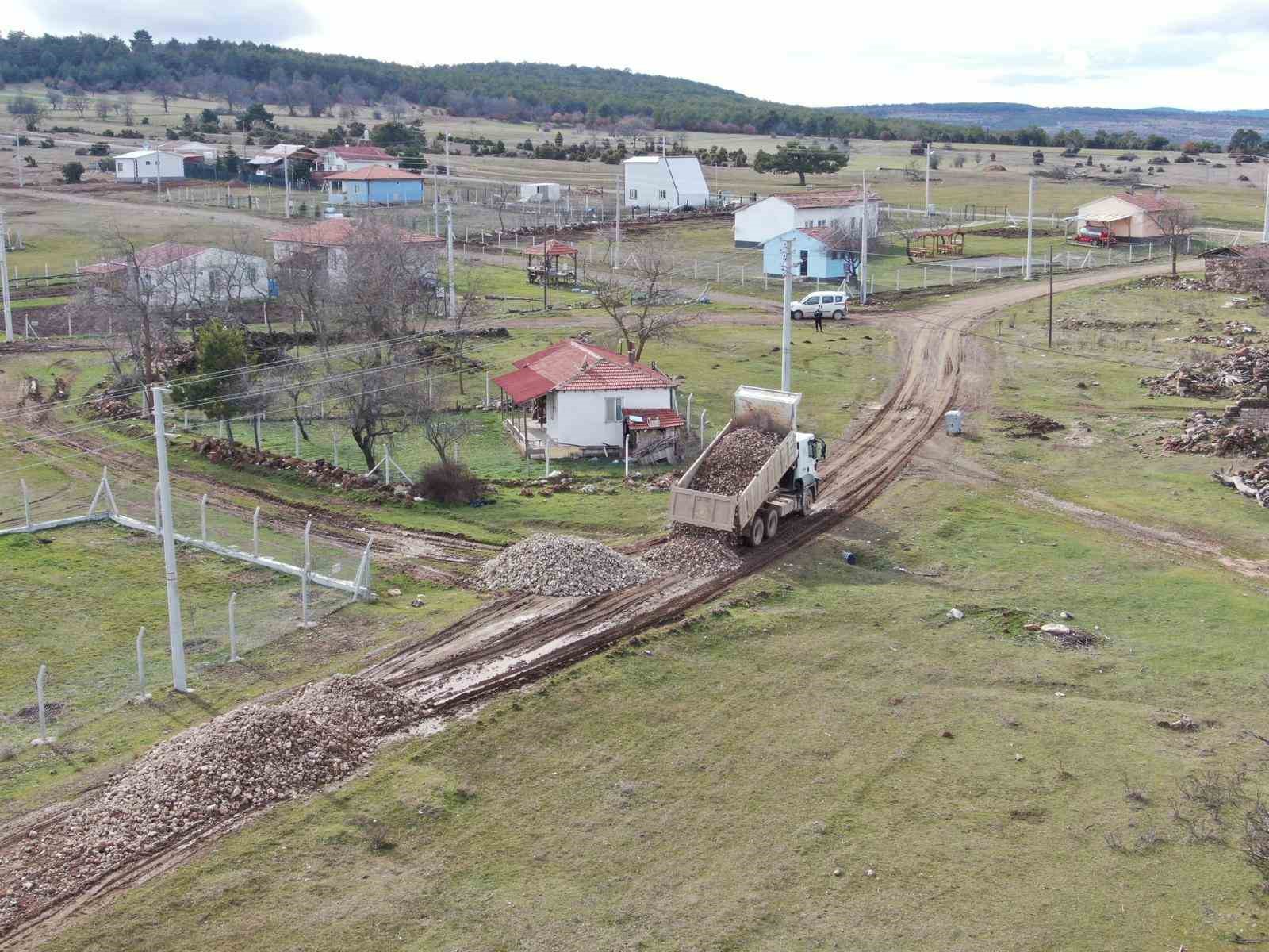 İnönü’de mahalle içi yollar yenileniyor
