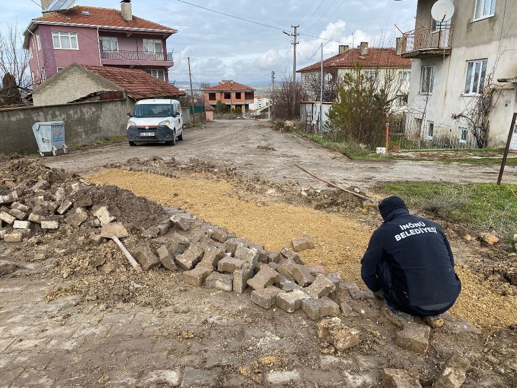 İnönü’de yol tamiri ve temizlik çalışmaları sokak sokak devam ediyor
