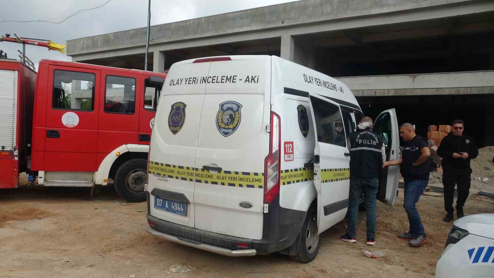 İnşaat halindeki binada erkek cesedi bulundu
