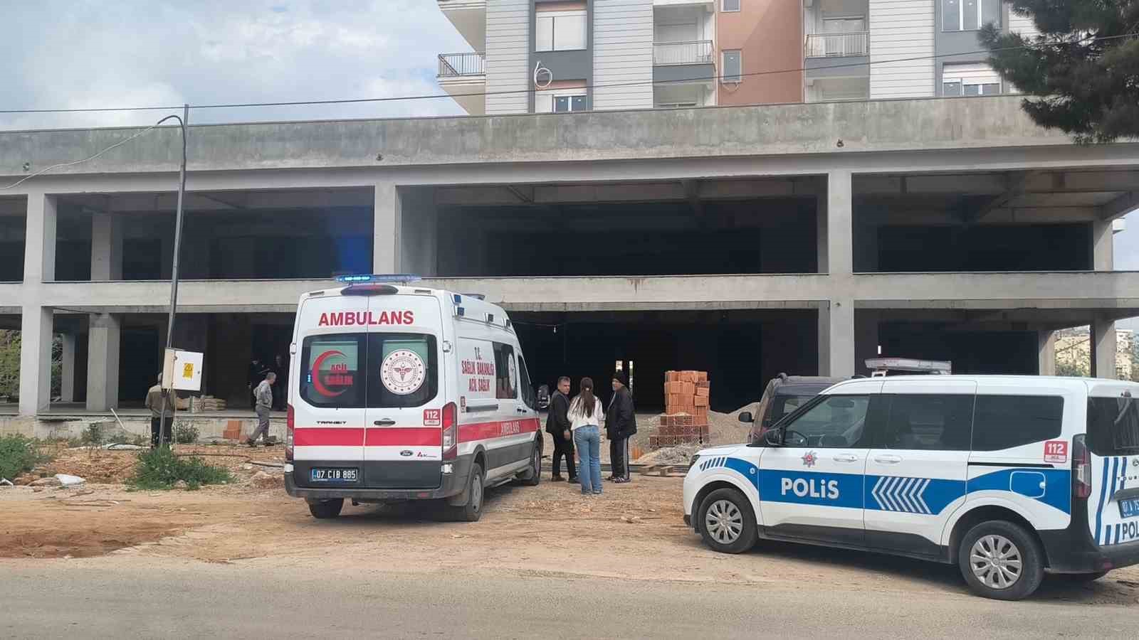 İnşaat halindeki binada erkek cesedi bulundu
