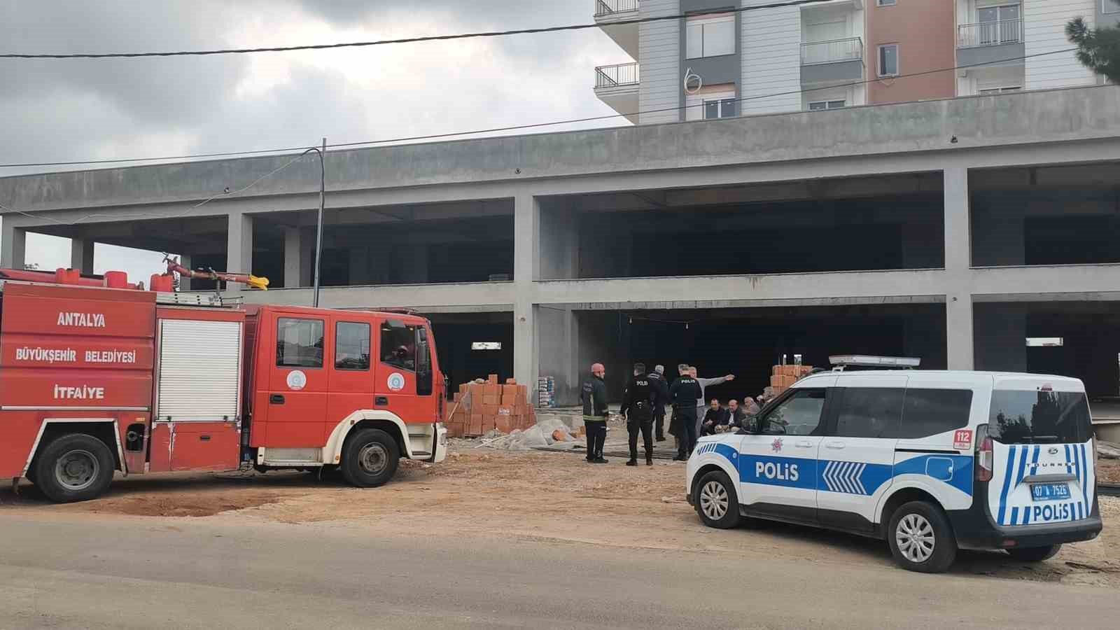 İnşaat halindeki binada erkek cesedi bulundu
