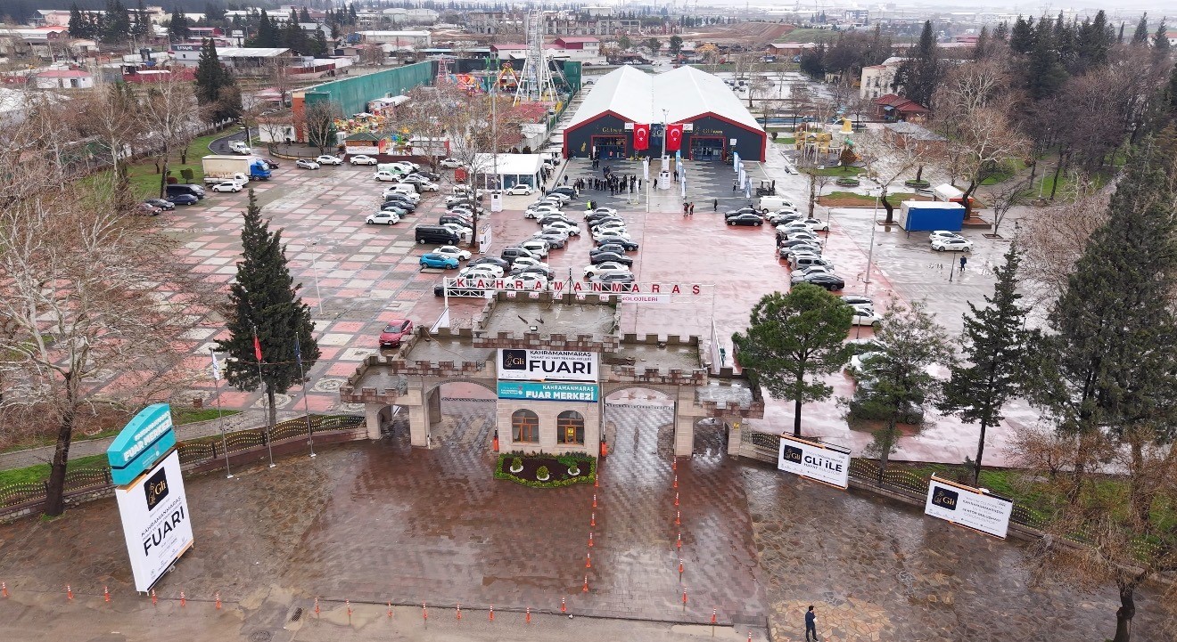 İnşaat ve yapı teknolojileri fuarı kapılarını açtı
İnşaat ve yapı teknolojileri fuarı kapılarını açtı