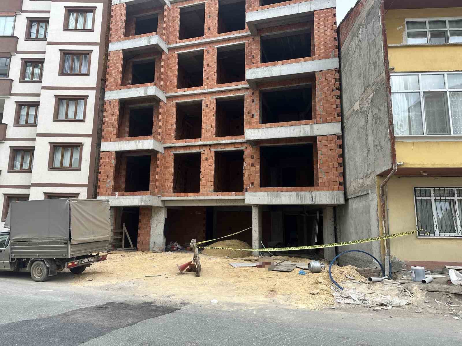 İnşaatta kafasına mutfak tüpü düşen işçi hayatını kaybetti
