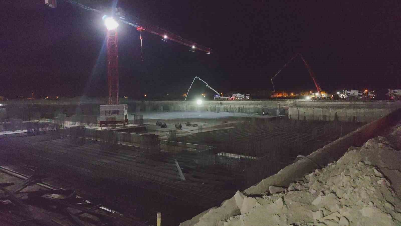 İnşaatta yaklaşık 7 metre yükseklikten düşen işçi yaralandı
