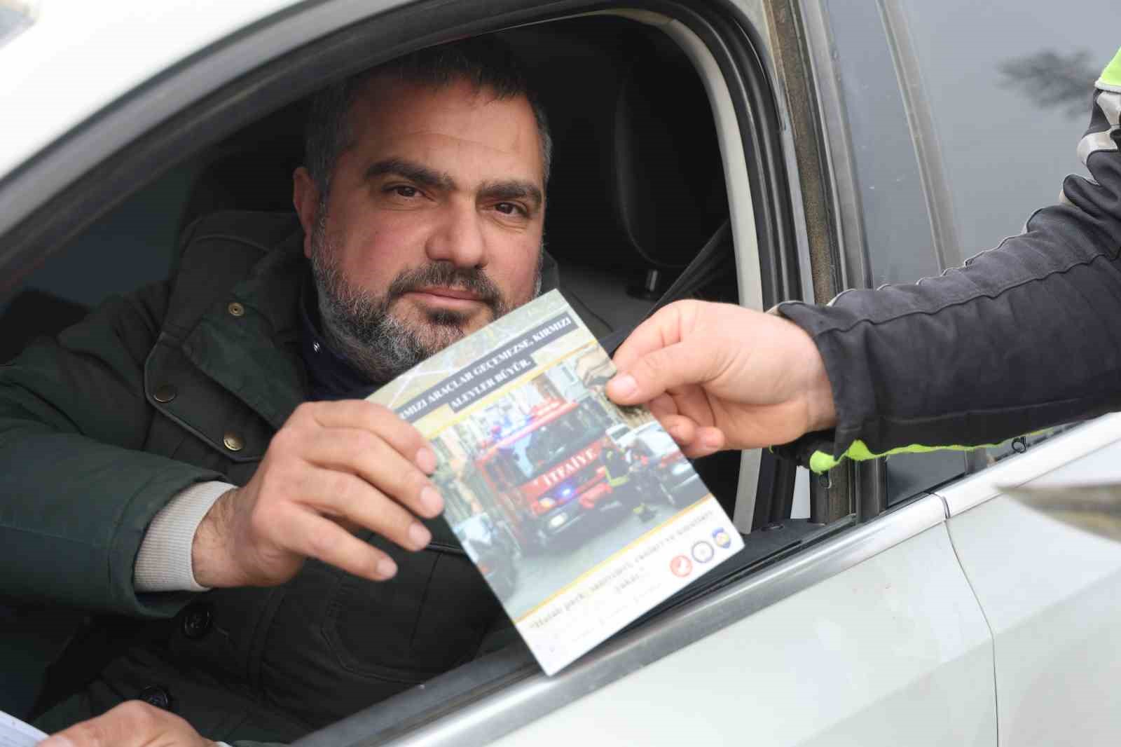 İnsan hayatına mal olabilen ’hatalı araç parkı’ konusunda sürücüler uyarıldı
