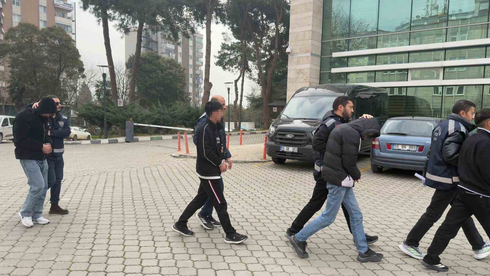 İnternetten araç kiralamak istedi, 500 bin lira dolandırıldı: 5 gözaltı
