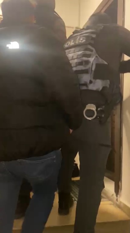 İnterpol’ün kırmızı bültenle aradığı dolandırıcı Eskişehir’de yakalandı
