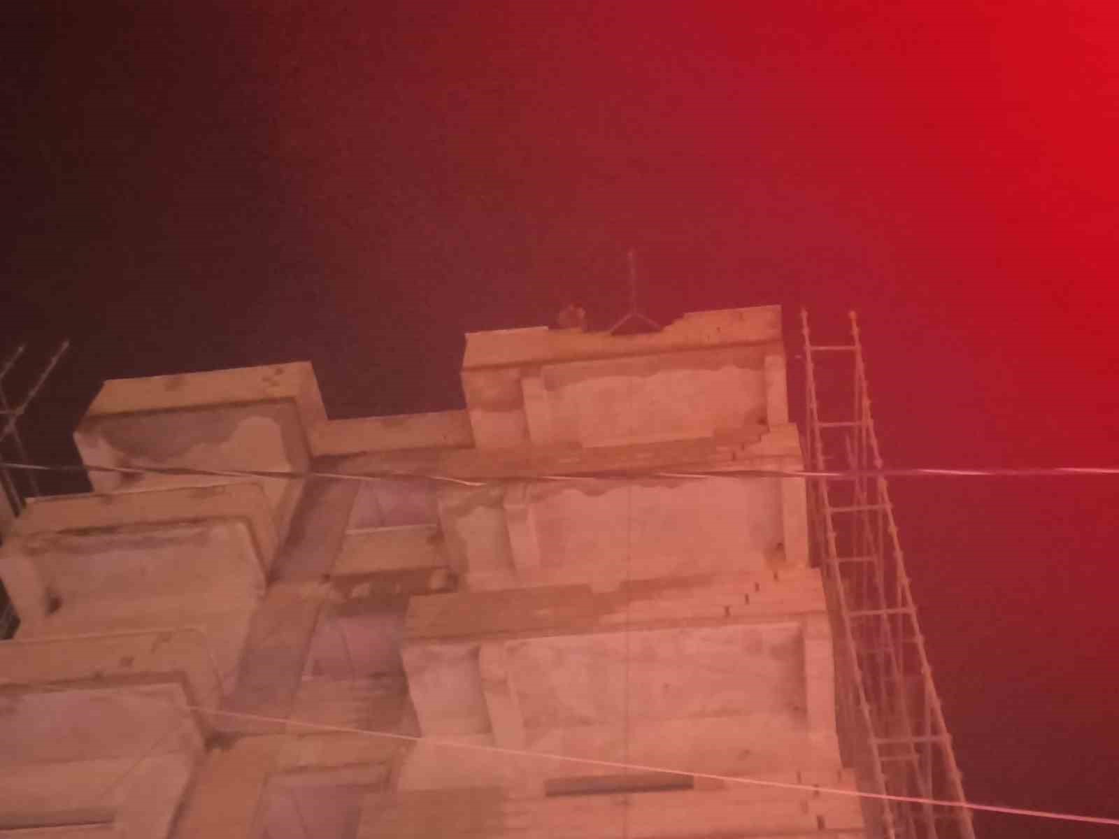 İntihara kalkışan şahsı itfaiye ve polis ekipleri vazgeçirdi
