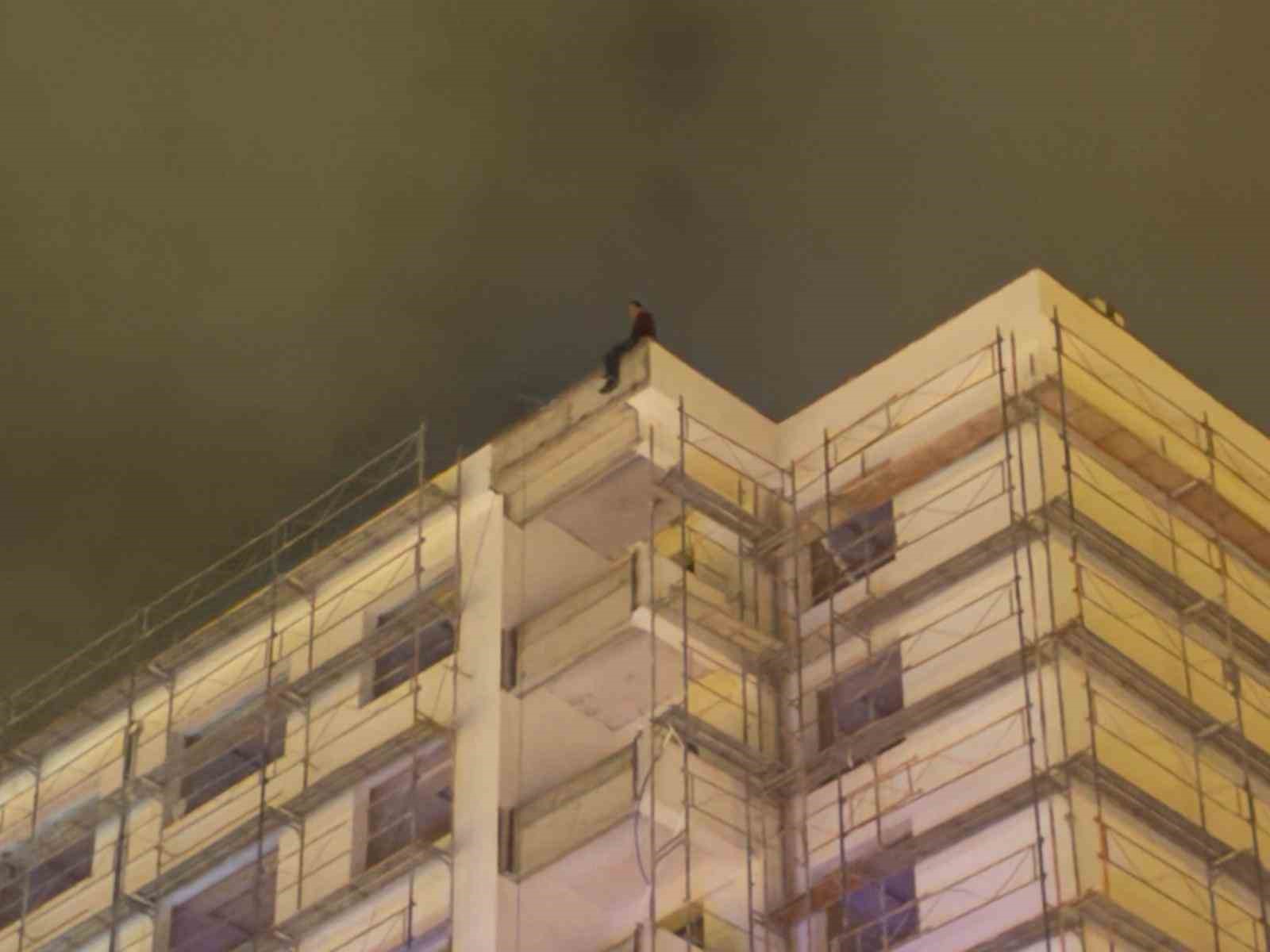 İntihara kalkışan şahsı polis 3 saatte ikna etti
