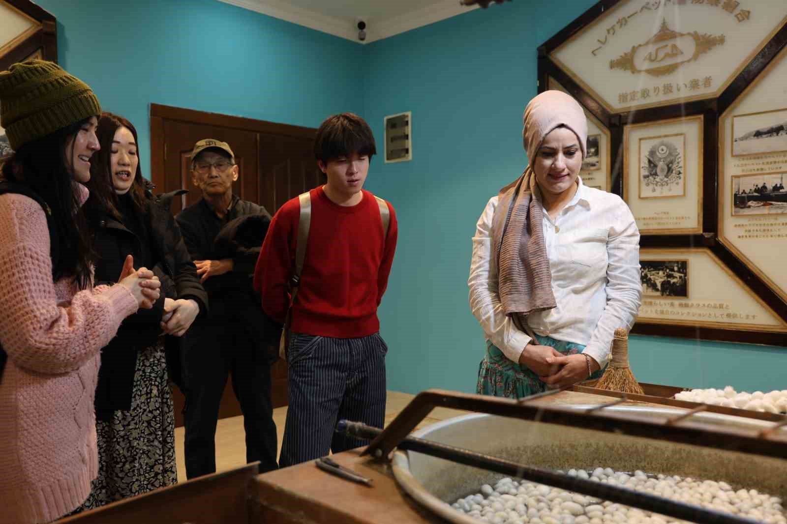 İpeğin ilmeklerinde yaşayan kültür
