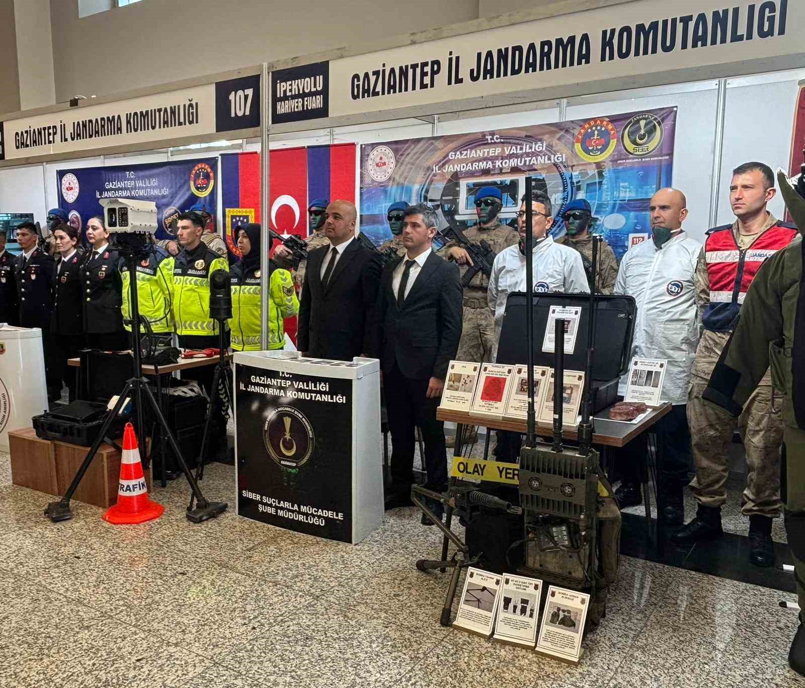 İpekyolu Bölgesel Kariyer Fuarı’nda jandarma standına yoğun ilgi
İpekyolu Bölgesel Kariyer Fuarı’nda jandarma standına yoğun ilgi