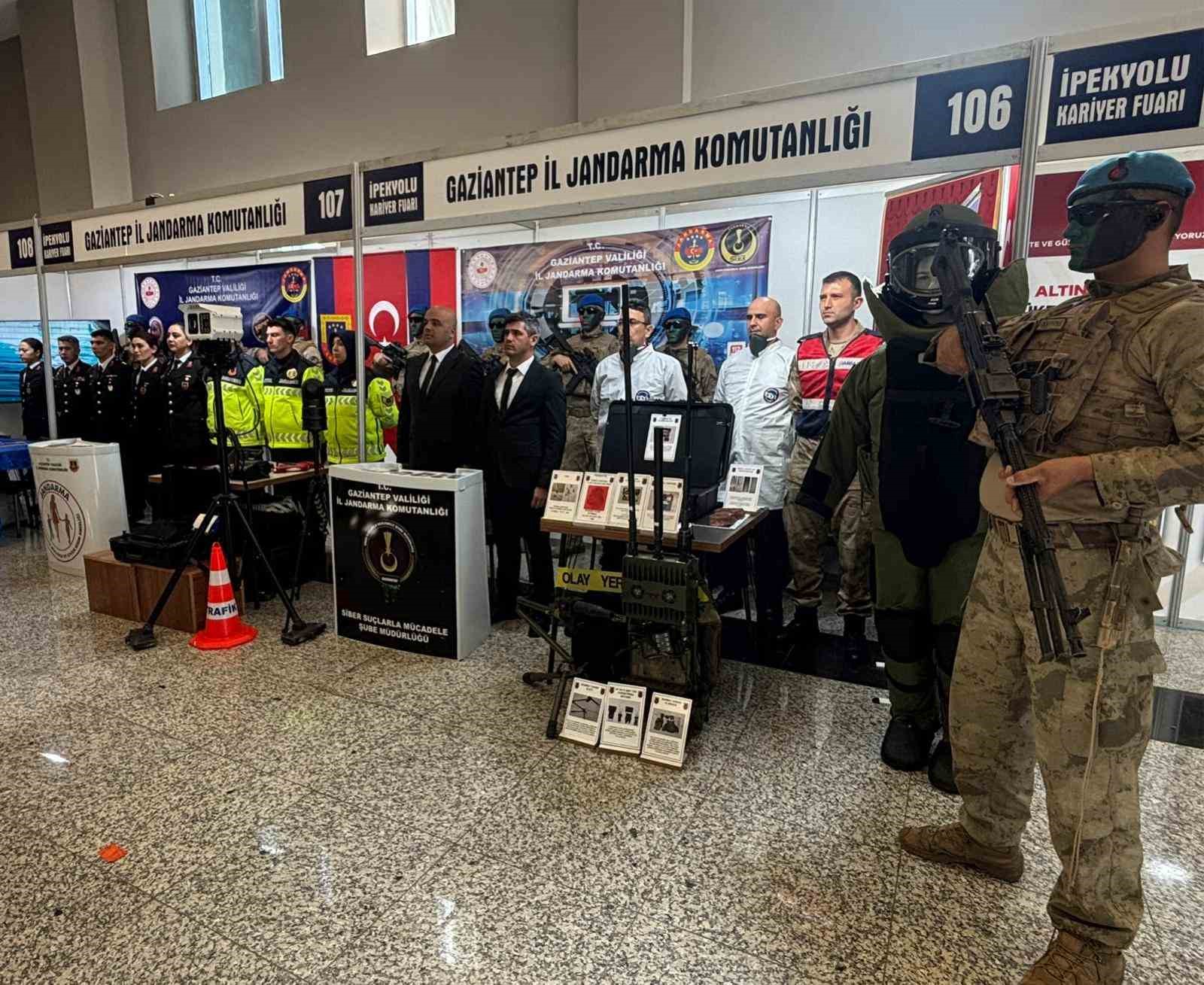 İpekyolu Bölgesel Kariyer Fuarı’nda jandarma standına yoğun ilgi
İpekyolu Bölgesel Kariyer Fuarı’nda jandarma standına yoğun ilgi