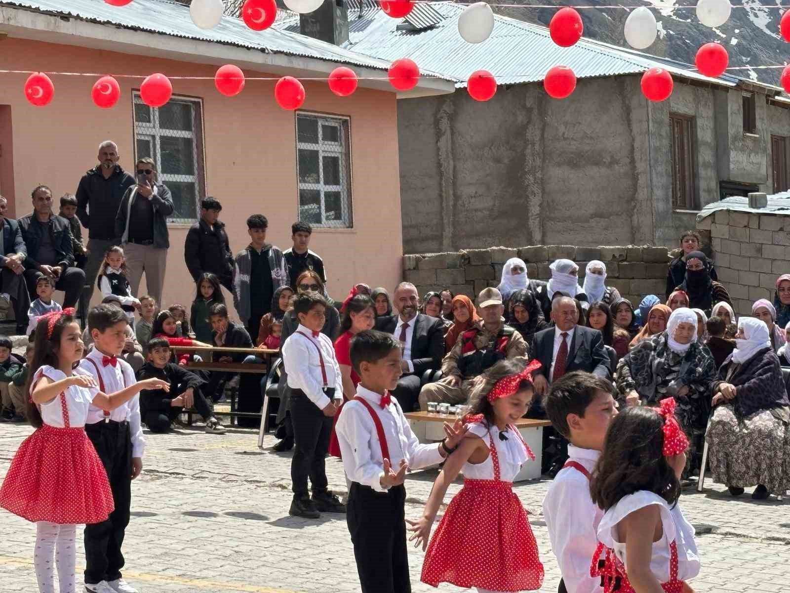 İpekyolu jandarmasından okullarda bayram mesaisi
