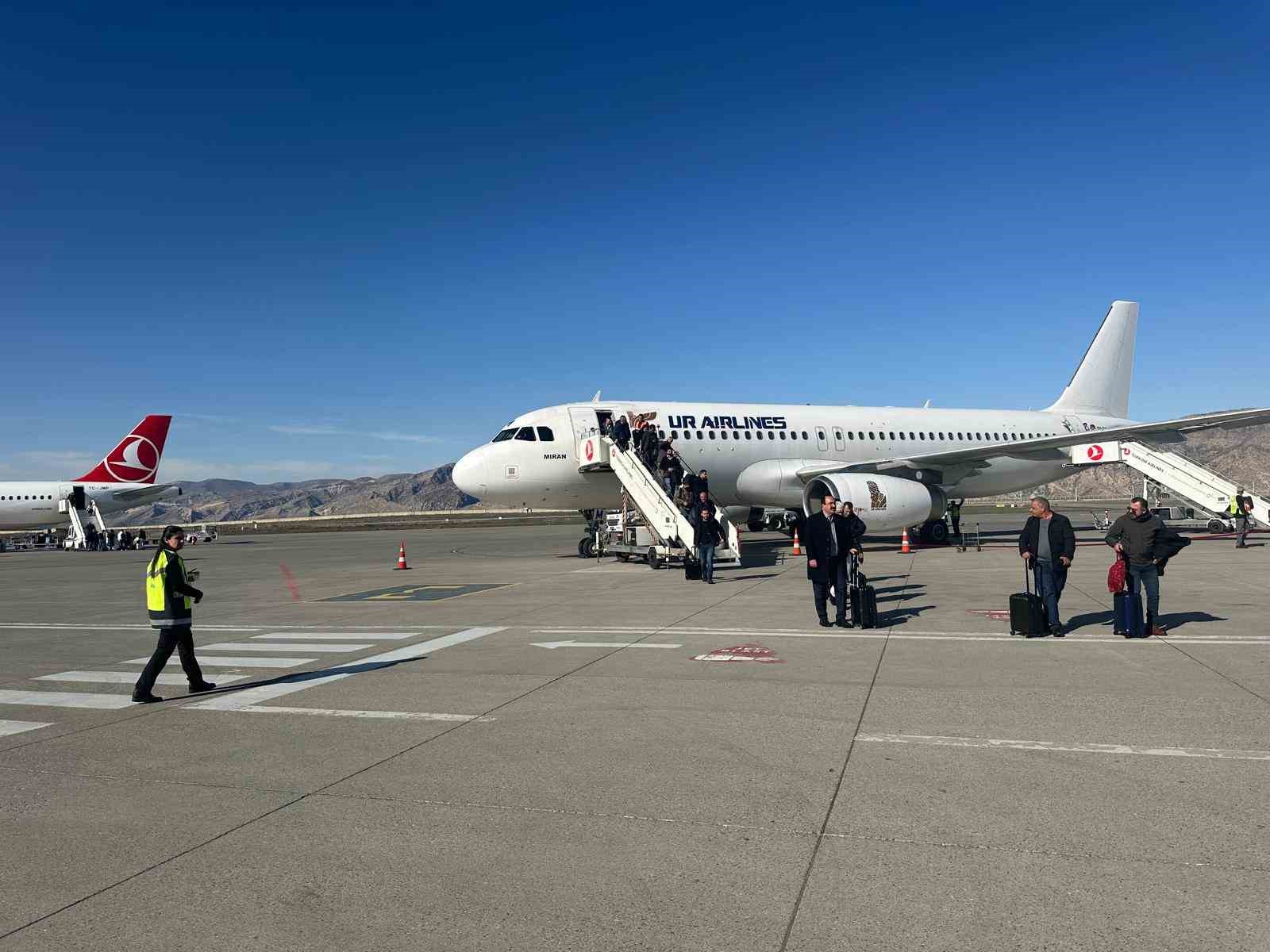 İran-ABD-İsrail savaşı rotayı Şırnak’a çevirdi: Erbil uçakları Şerafettin Elçi Havalimanı’na iniyor
