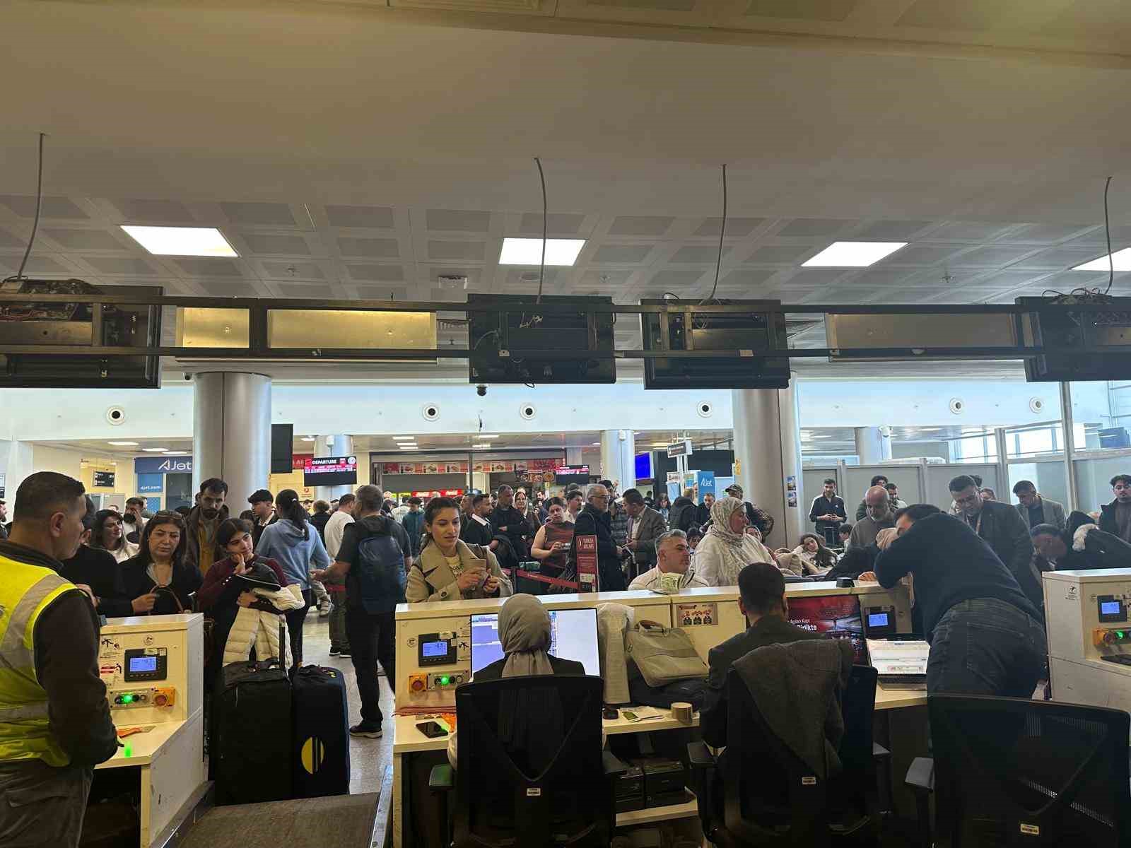 İran-ABD-İsrail savaşı rotayı Şırnak’a çevirdi: Erbil uçakları Şerafettin Elçi Havalimanı’na iniyor
