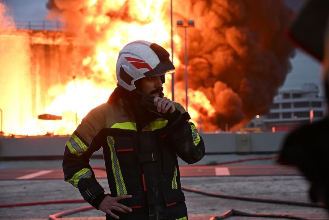 İran, Bahreyn’de yakıt tanklarını vurdu
