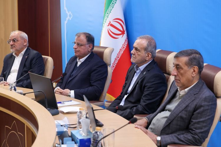 İran Cumhurbaşkanı Pezeşkiyan: "Bin dolar maaş alıyorum"
