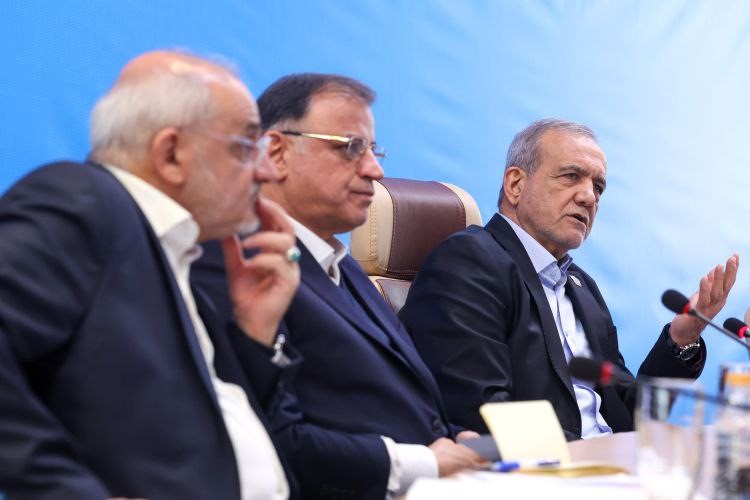 İran Cumhurbaşkanı Pezeşkiyan: "Bin dolar maaş alıyorum"
