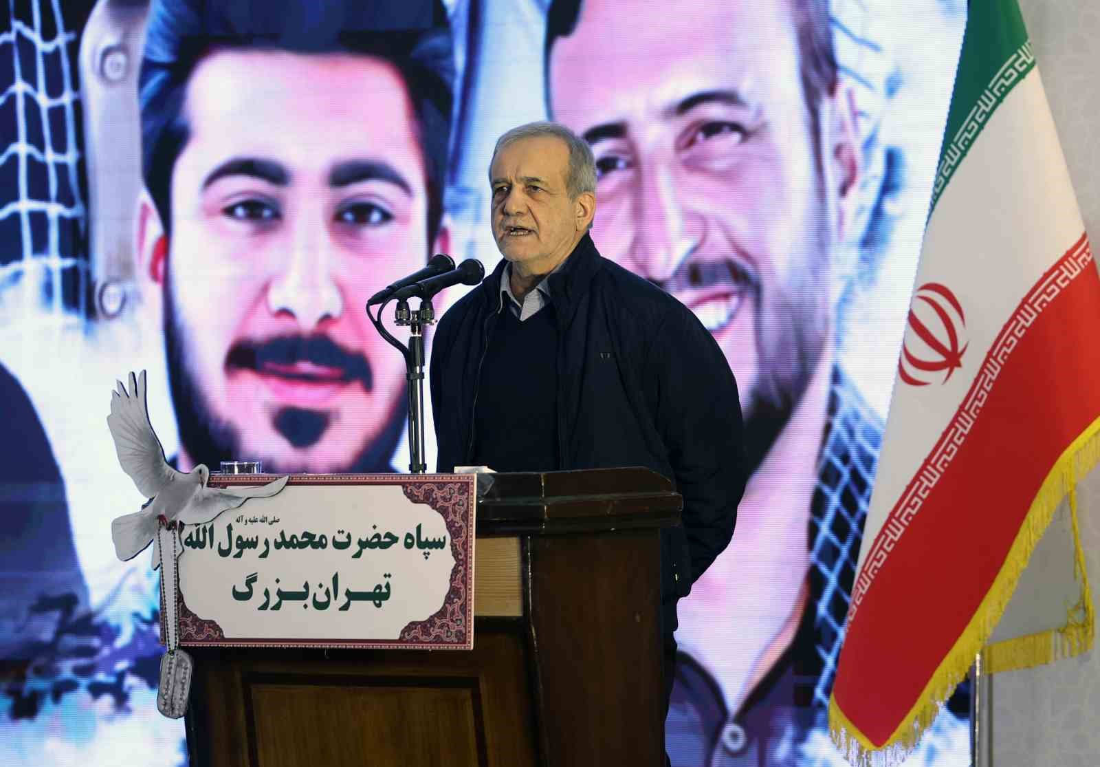 İran cumhurbaşkanından güvenlik güçlerine "protestolara müdahale etmeyin" talimatı
