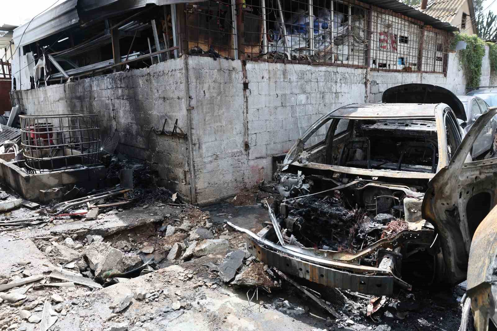 İran Devrim Muhafızları Ordusu, ABD ve İsrail’e ait üs ve askeri merkezlerin hedef alındığını açıkladı
İran Devrim Muhafızları Ordusu, ABD ve İsrail’e ait üs ve askeri merkezlerin hedef alındığını açıkladı