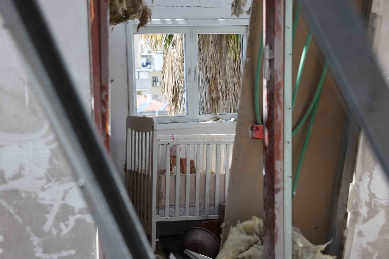 İran Devrim Muhafızları Ordusu, ABD ve İsrail’e ait üs ve askeri merkezlerin hedef alındığını açıkladı
İran Devrim Muhafızları Ordusu, ABD ve İsrail’e ait üs ve askeri merkezlerin hedef alındığını açıkladı