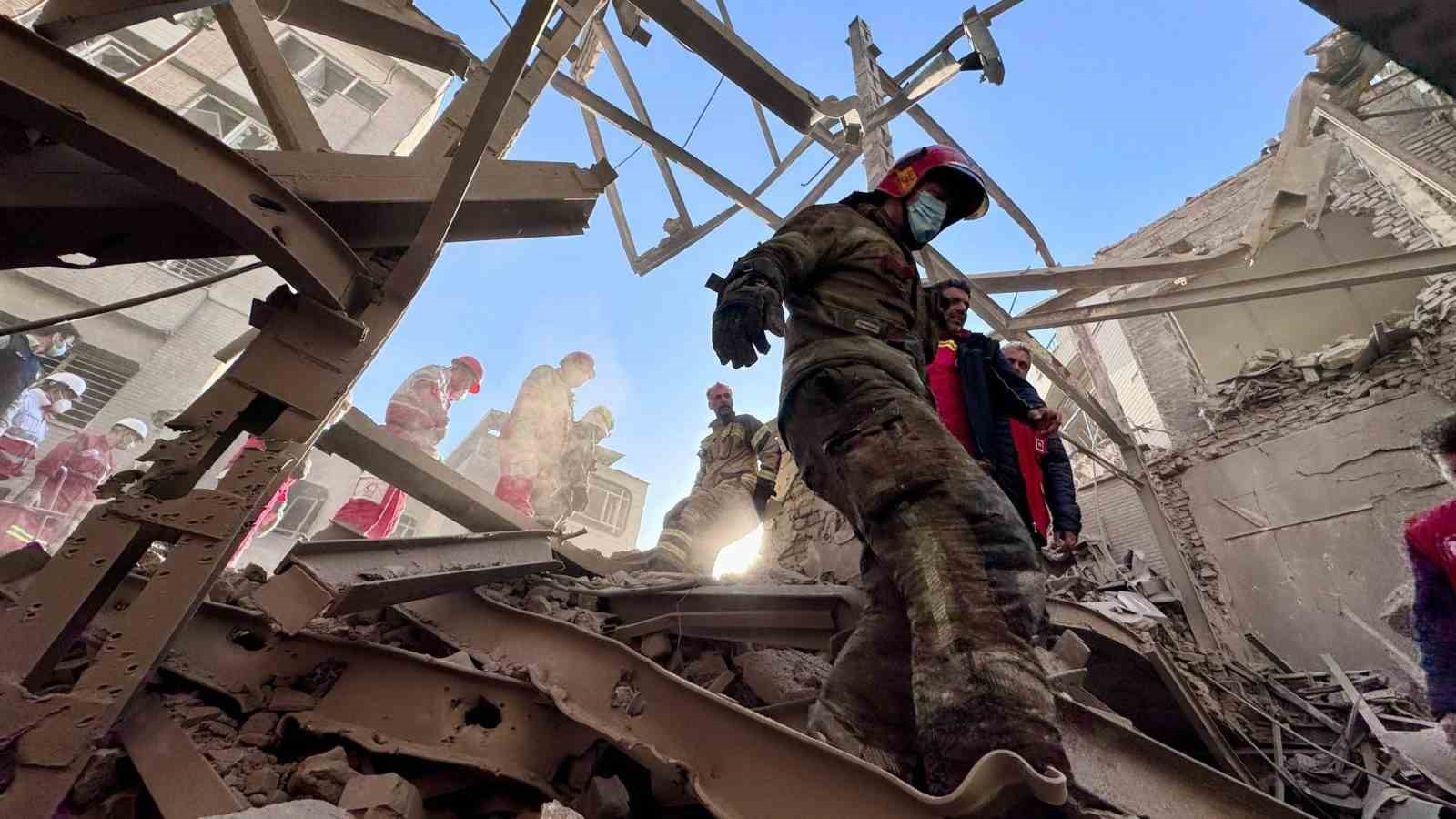 İran Kızılay: "ABD-İsrail saldırılarında 9 bin 669 sivil yapı hasar gördü"
