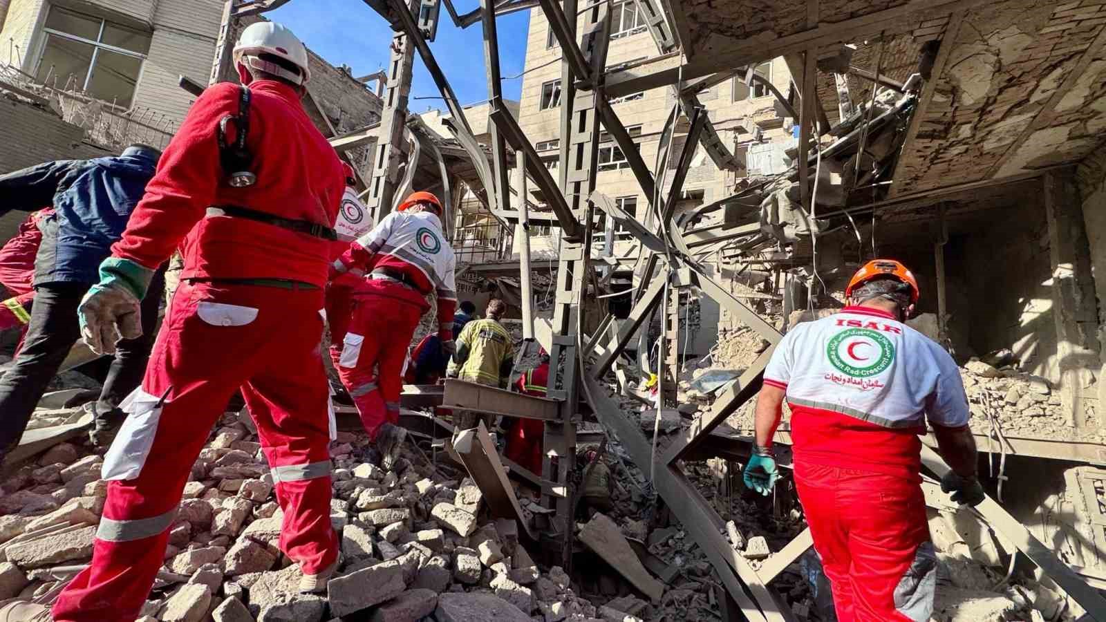 İran Kızılay: "ABD-İsrail saldırılarında 9 bin 669 sivil yapı hasar gördü"
