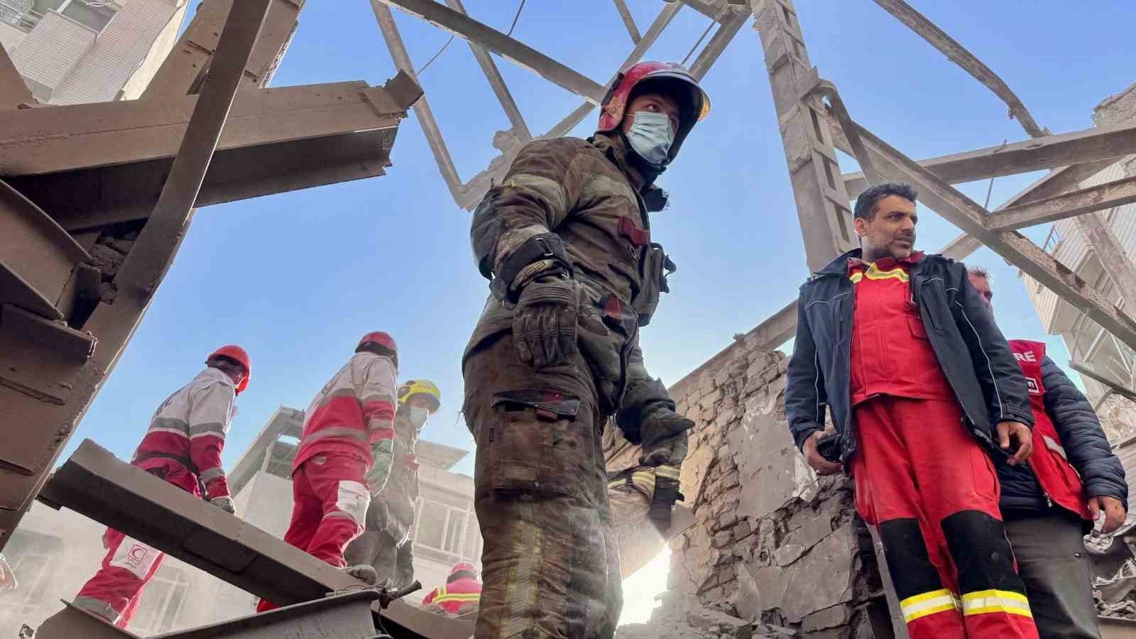 İran Kızılay: "ABD-İsrail saldırılarında 9 bin 669 sivil yapı hasar gördü"
