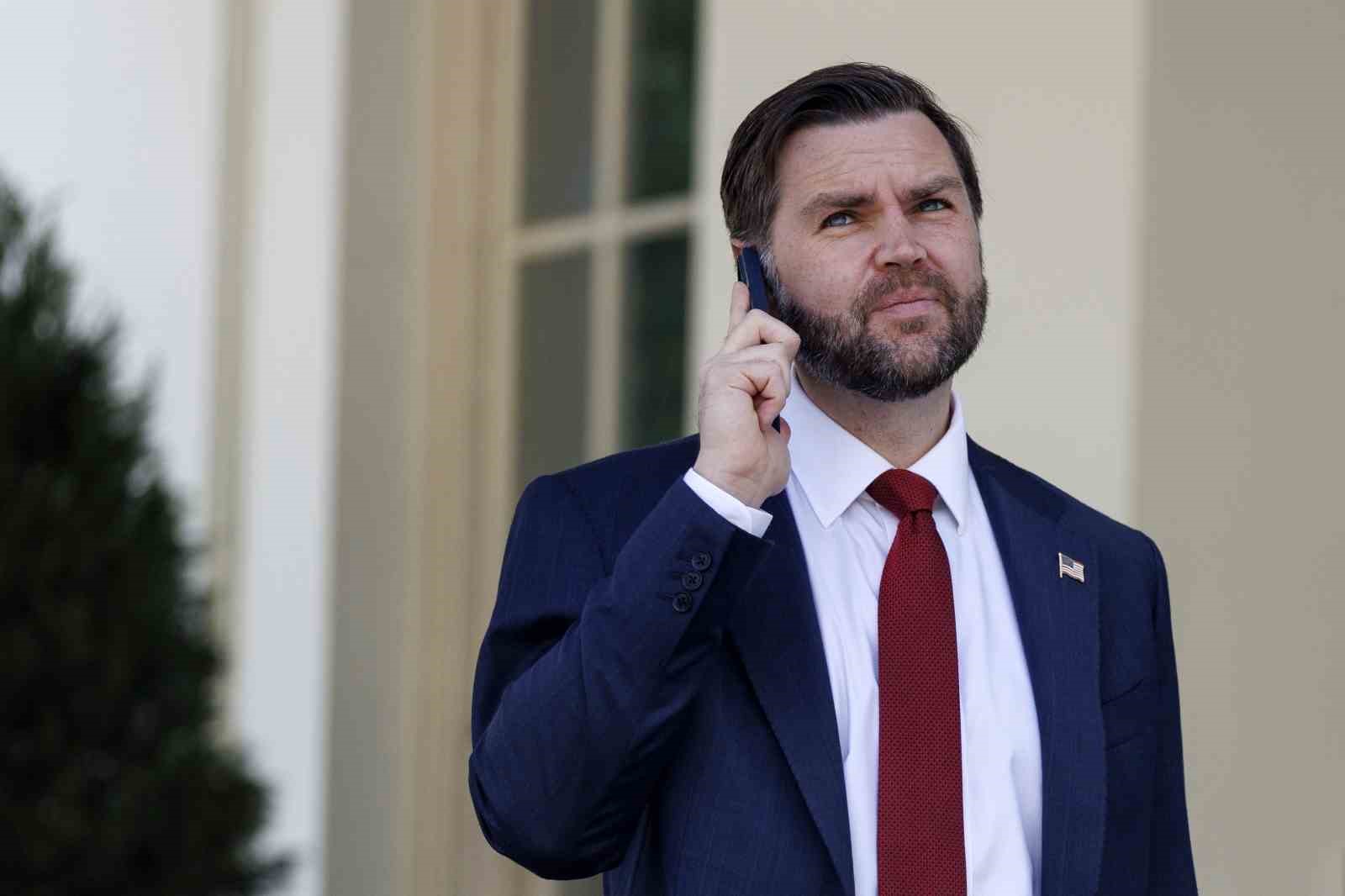 İran medyası: "Görüşmelerde İran heyetine Galibaf, ABD heyetine Vance liderlik edecek"
İran medyası: "Görüşmelerde İran heyetine Galibaf, ABD heyetine Vance liderlik edecek"