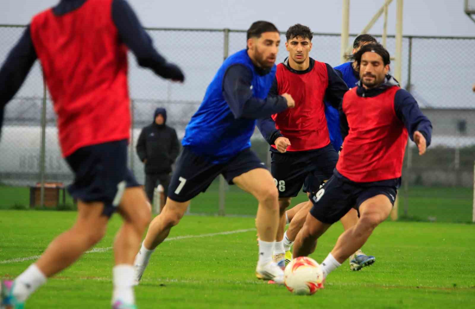 İran Milli Takımı kamp için Antalya’ya geldi
